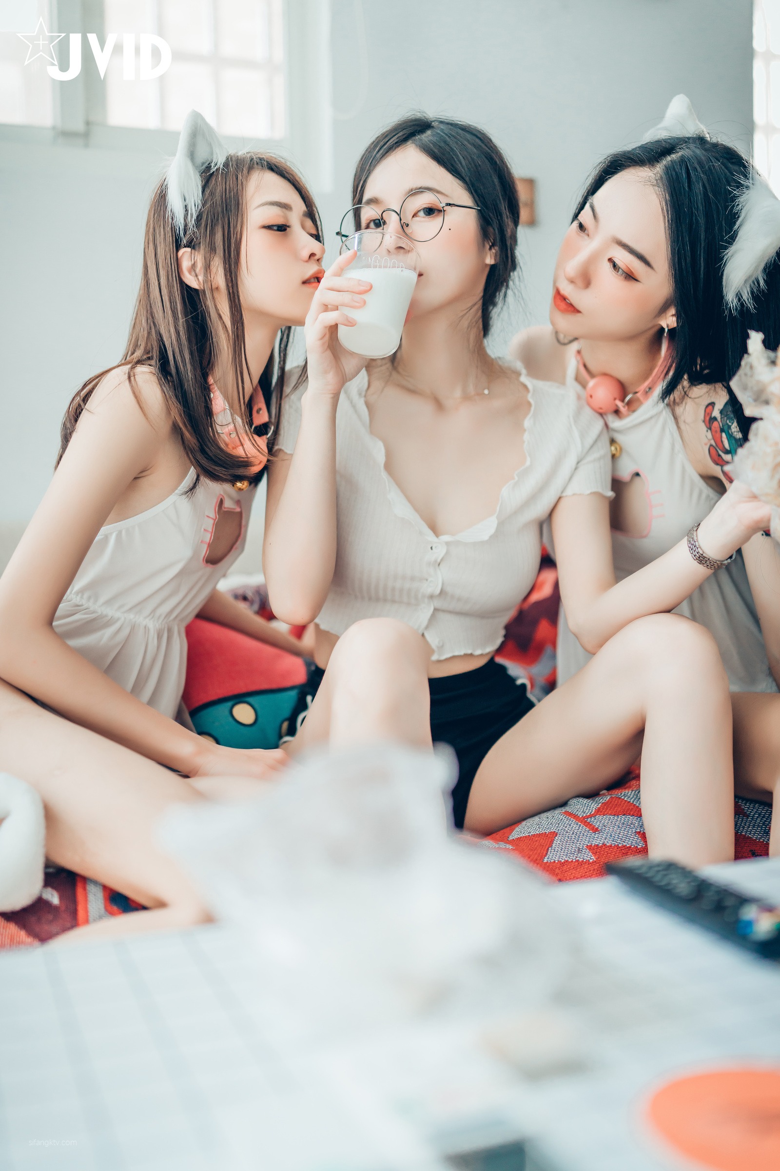 JVID 辰辰×飘飘×妍妍-她和她的两只猫咪 89