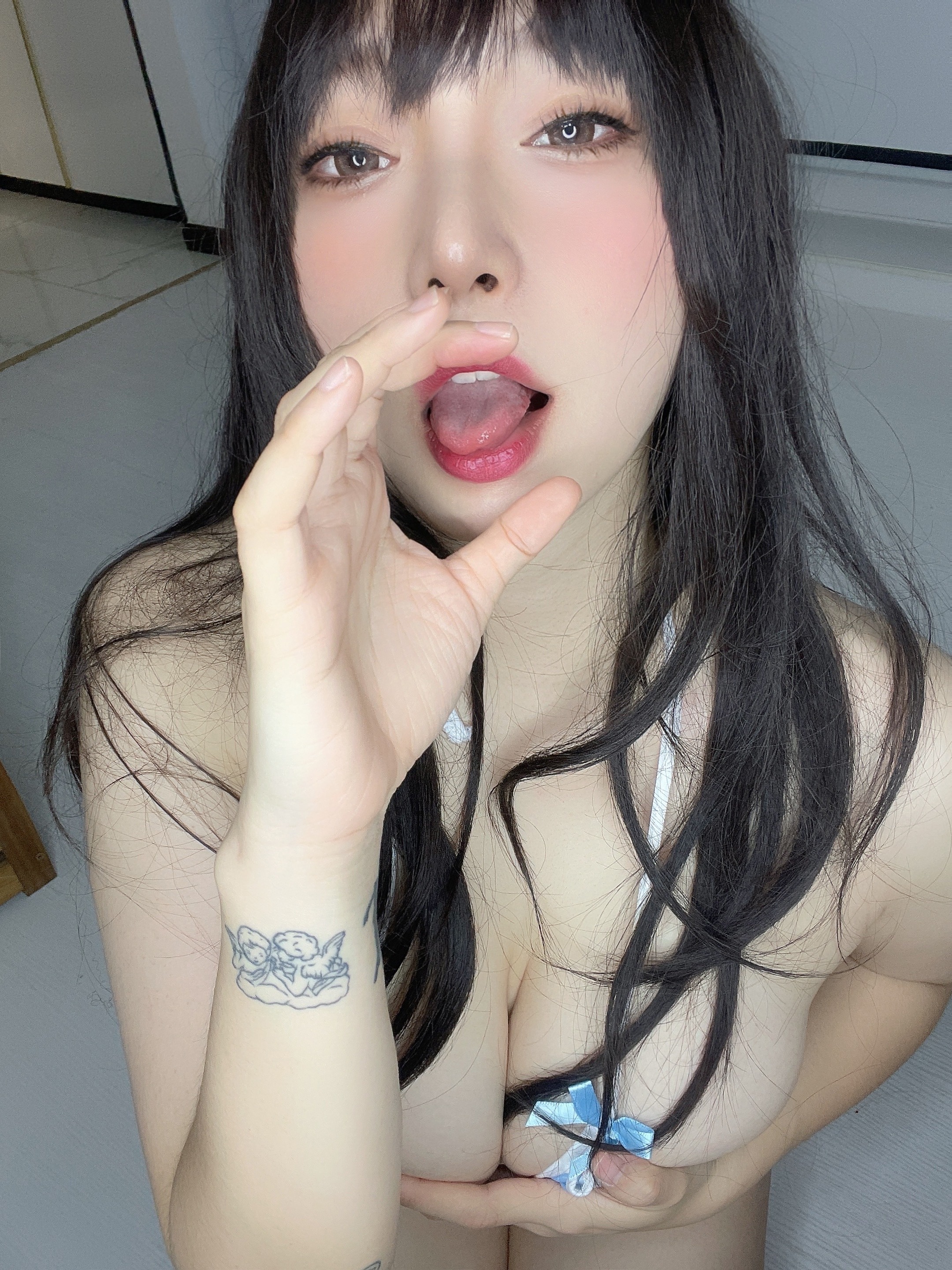 次屁啦 - 学姐大胆三点式[30P-93MB] 27