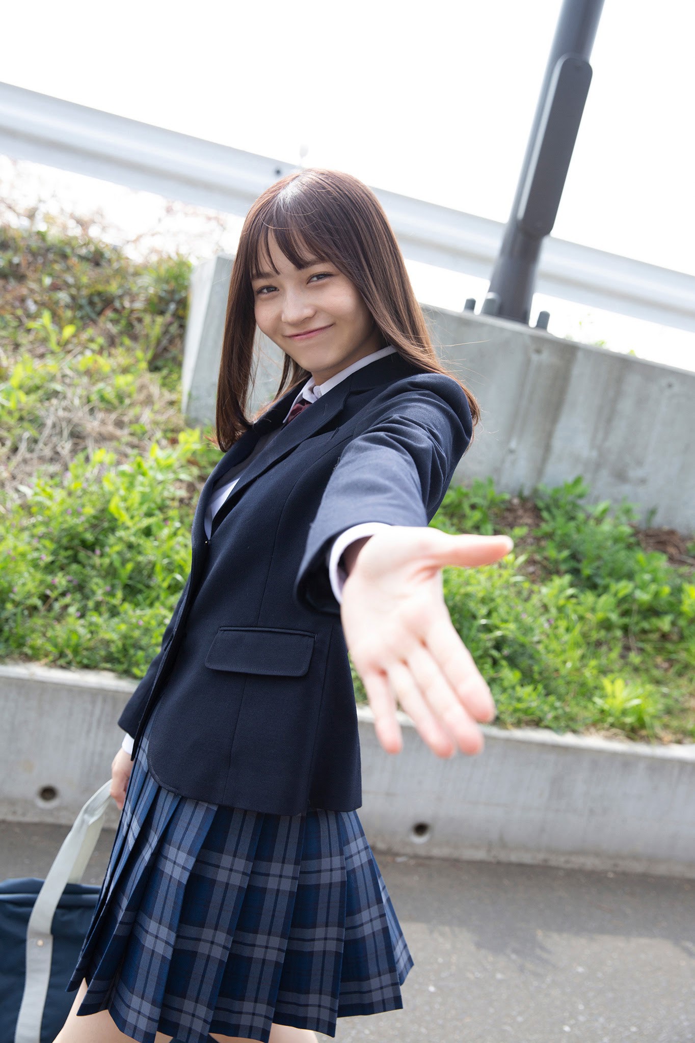Nanako Kurosaki 黒嵜菜々子, ヤンマガWeb グラビアちゃんはバズりたい Peel the Apple 4