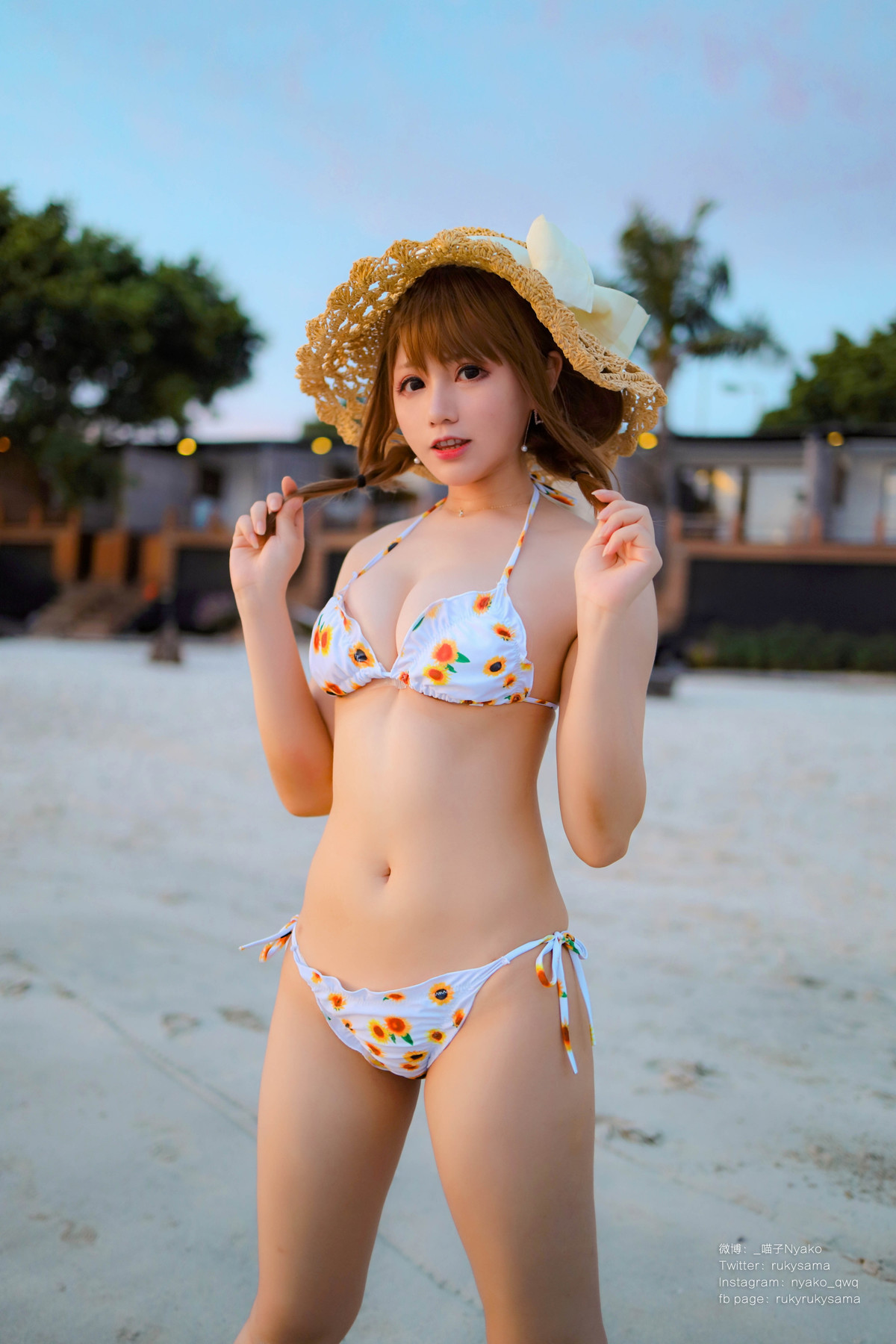 Cosplay Nyako喵子 向日葵比基尼 30