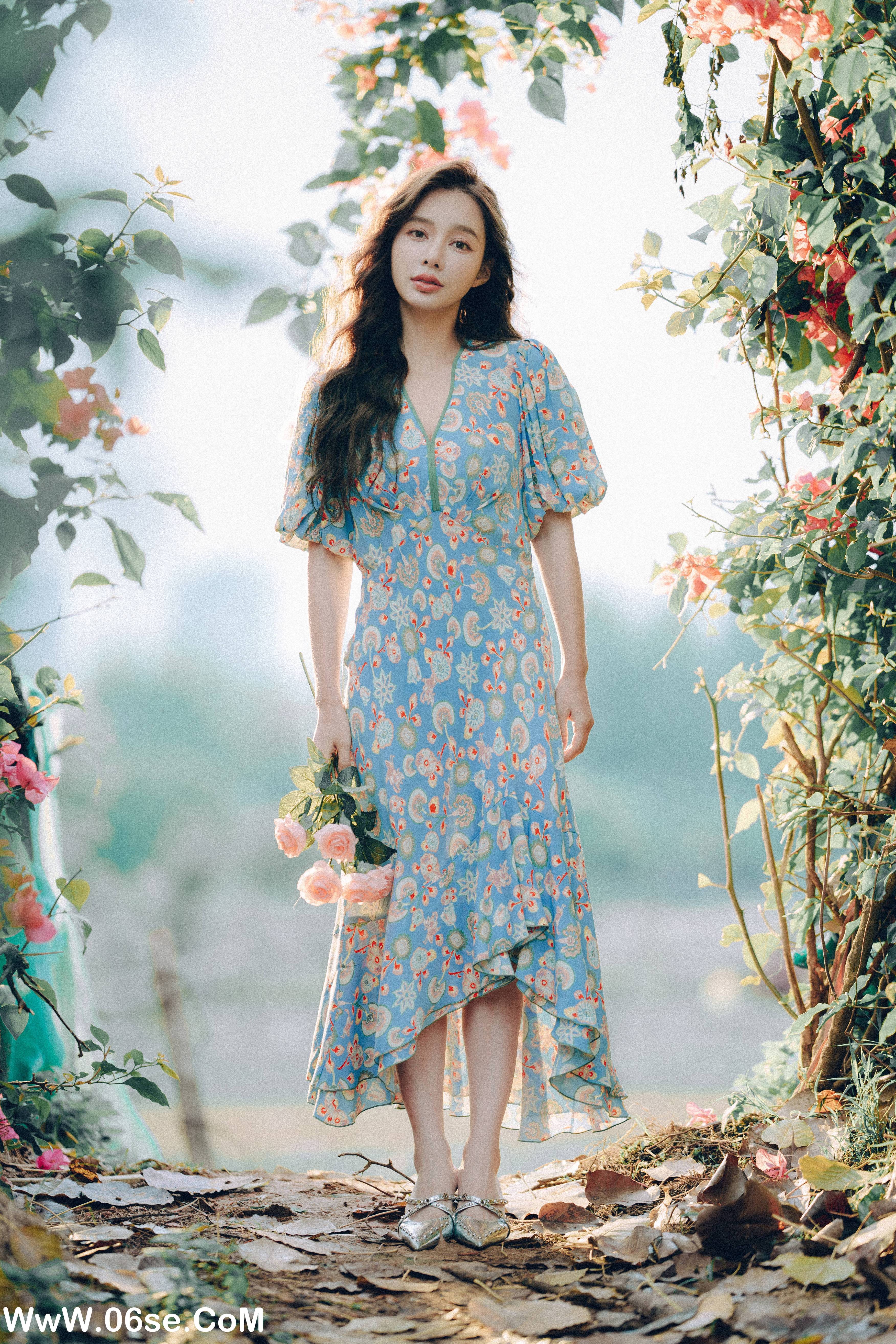 图片[33]-[YITUYU艺图语]2022.06.25 发光的发丝，三角梅瀑布下的女神 姝雯同学[55P-870.8M]-六色网