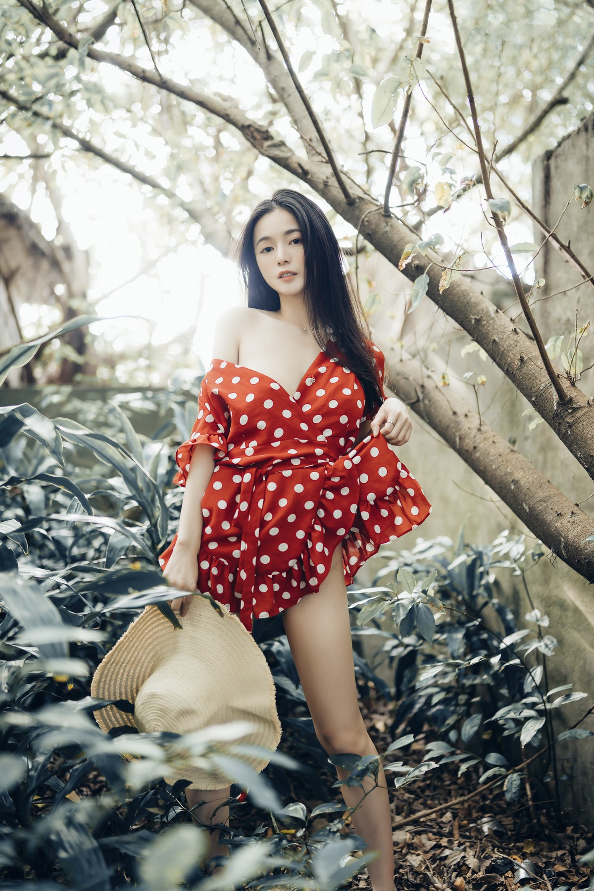 巨乳仙仙辰 野外露出初體驗❤️ 紅衣+透明內褲 裸上身吊帶褲 透明白色罩衫 Vol.01 34