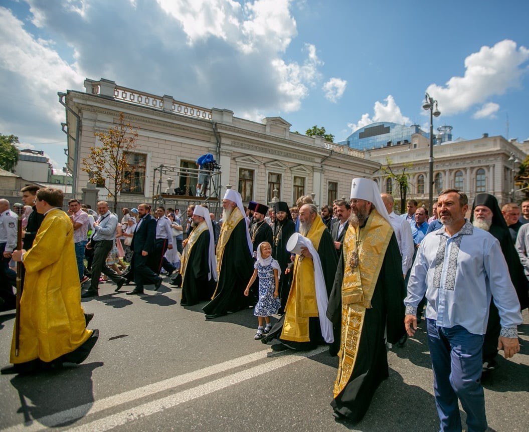 Захват церквей на украине. Митрополит 2023. Украинская православная церковь сегодня. Предстоятель упц митрополит онуфрий кортеж. Собор упц мп.