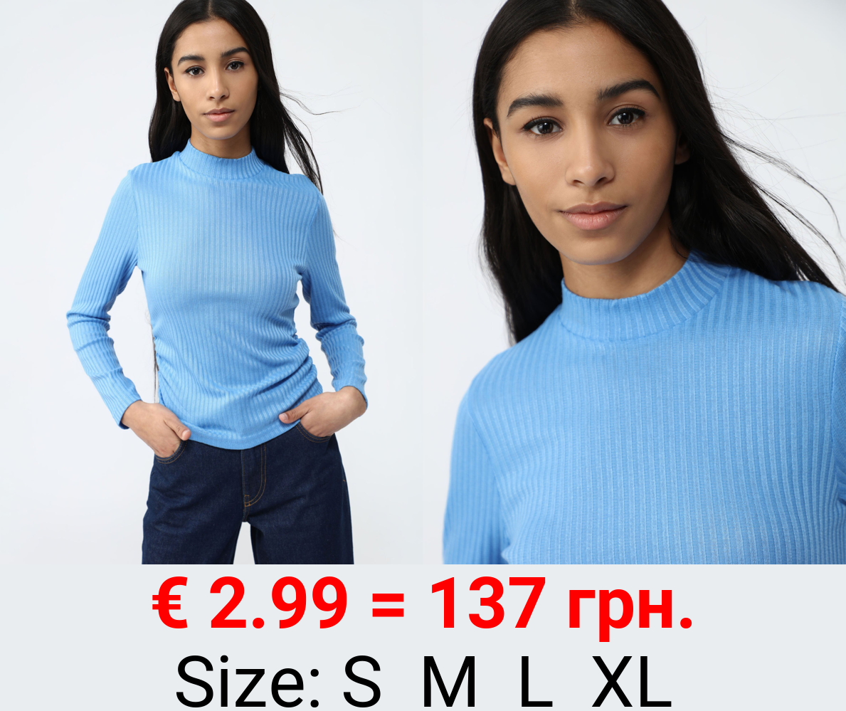 T-shirt with side gathering