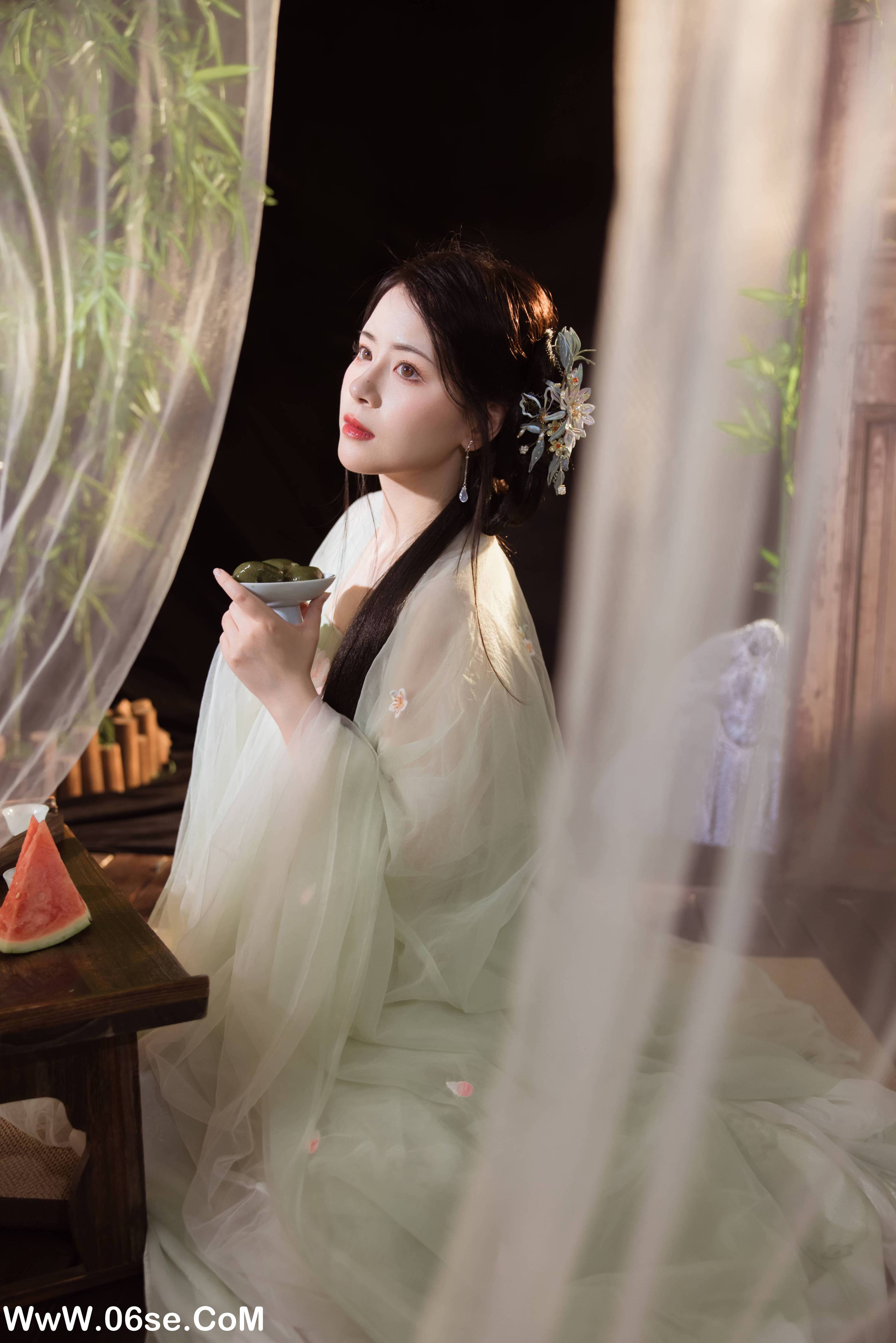 图片[22]-[YITUYU艺图语]2022.08.05 夏日庭院 公子不坏__[21+1P／310MB]-六色网