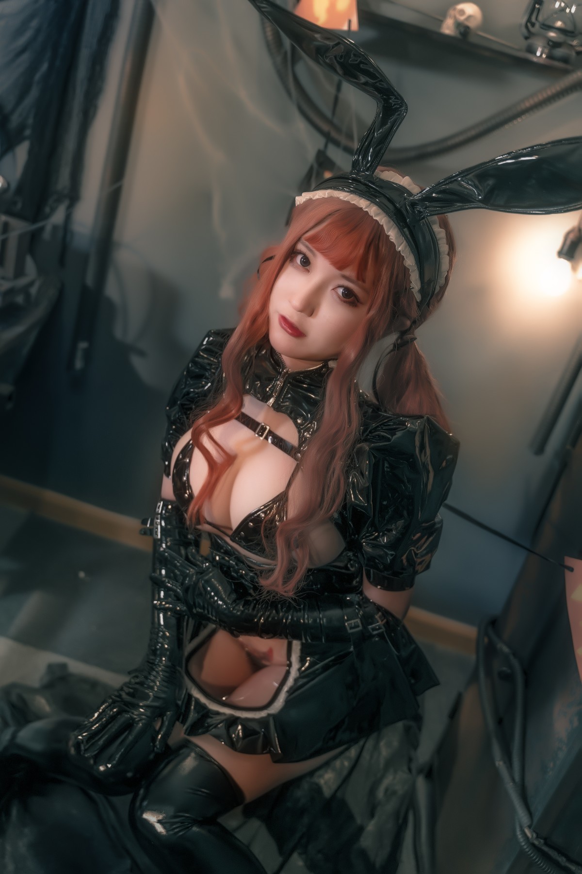 Cosplay 奇行家狗崽 漆皮兔女仆 18