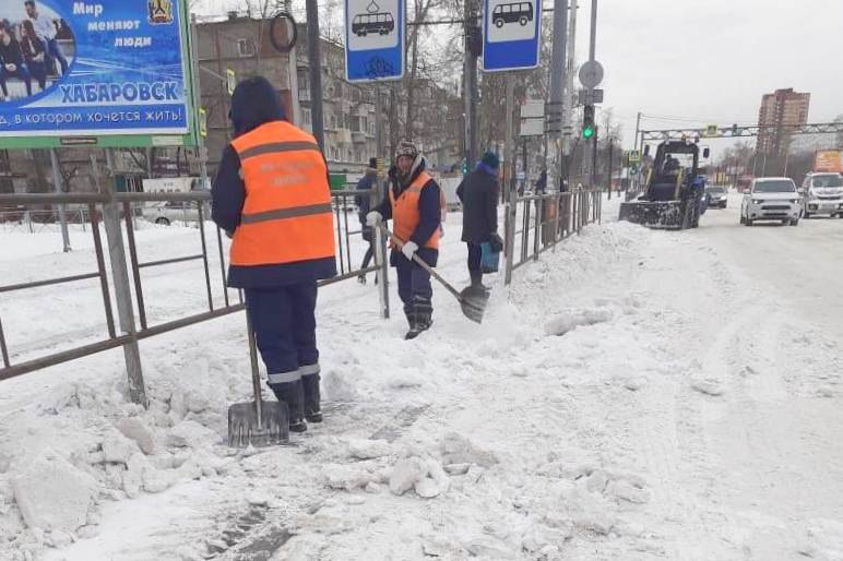 Мэр обещает очистить город от снега к пятнице