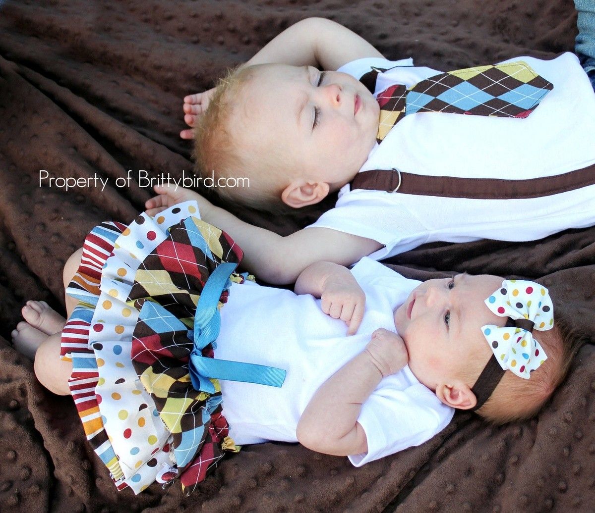 Одежда для двойняшек мальчика и девочку 1 год