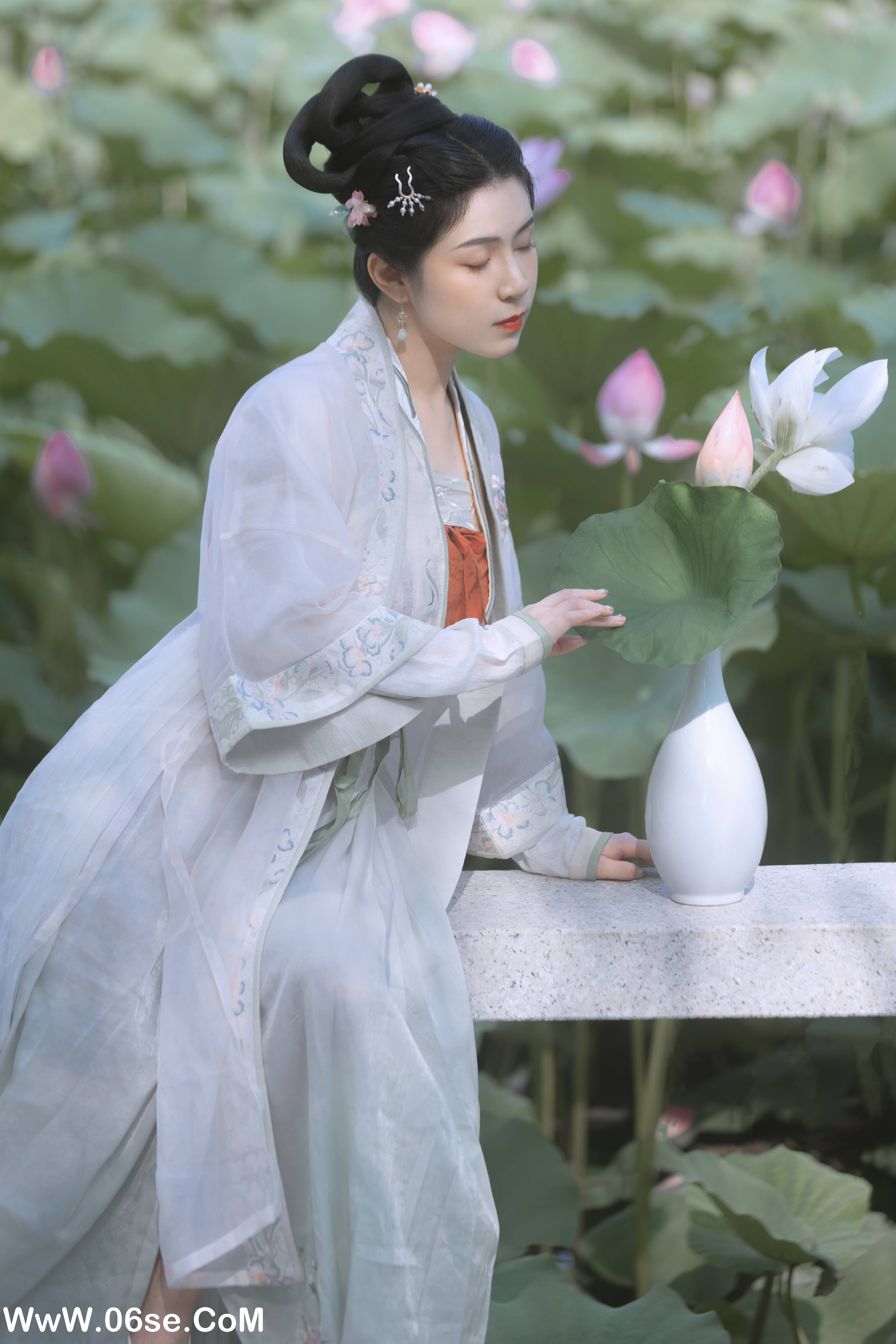图片[13]-[YITUYU艺图语]2022.11.21 陶然荷韵 周曦彤[25+1P／195MB]-六色网
