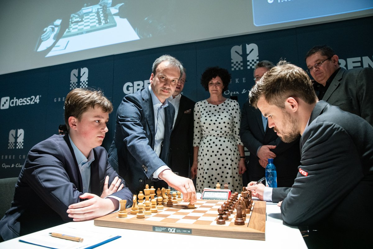 Винсент Каймер шахматист. Magnus Carlsen GRENKE Chess. Федерация шахмат России. GRENKE Chess Classic. Гренке чесс классик 2024