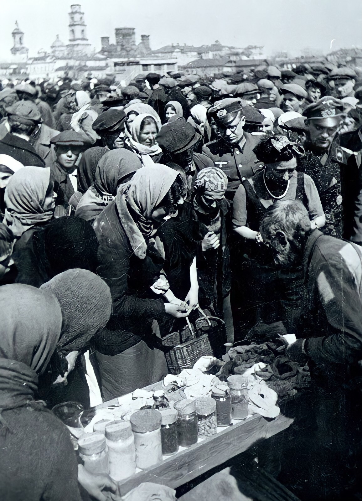 Немцы вошли в город белгород. Оккупация орла в 1941. Рынок в годы войны.