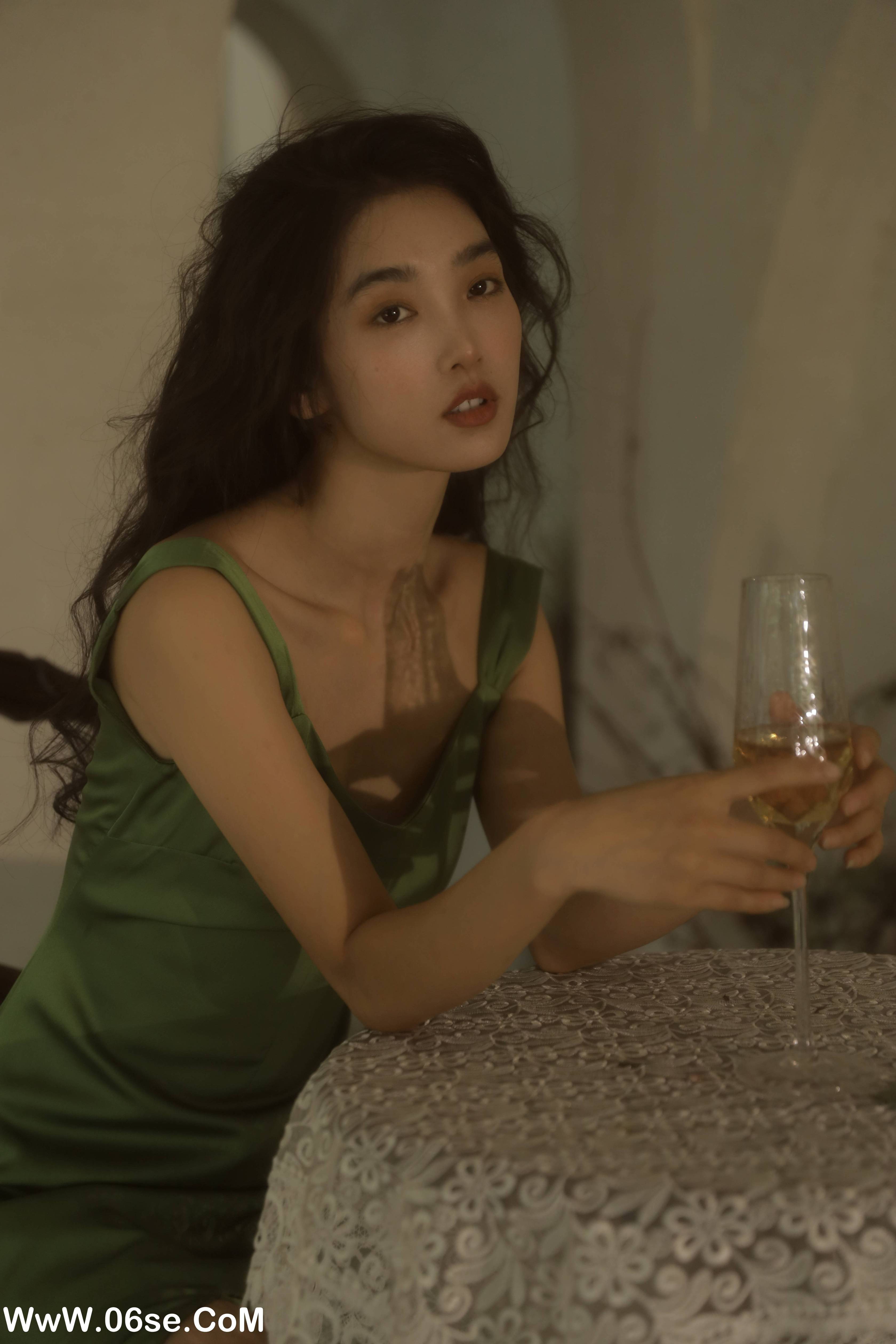 图片[8]-[YITUYU艺图语]2022.10.14 绿色连衣裙 海角的郭荣[21+1P／139MB]-六色网