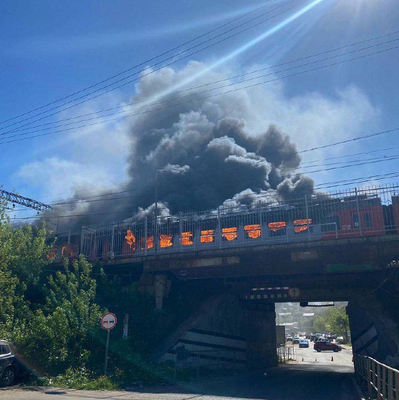 Вспыхнул пожар в электропоезде на станции "Поварово" в Подмосковье