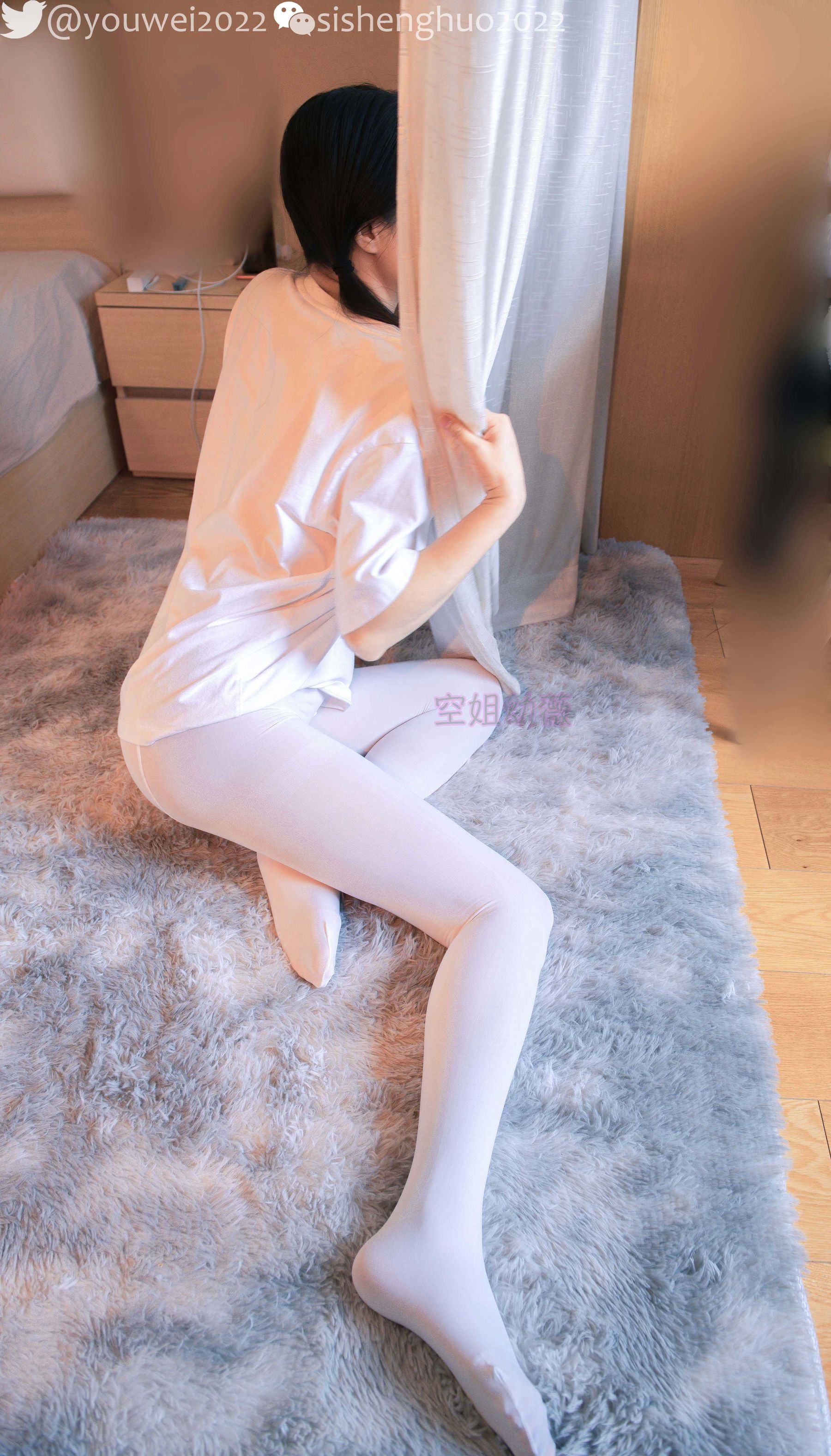 [福利COS]_空姐是幼薇儿呀_-_白丝真空-写真图集共44P 9