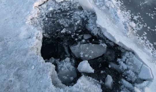 На лёд выходить опасно