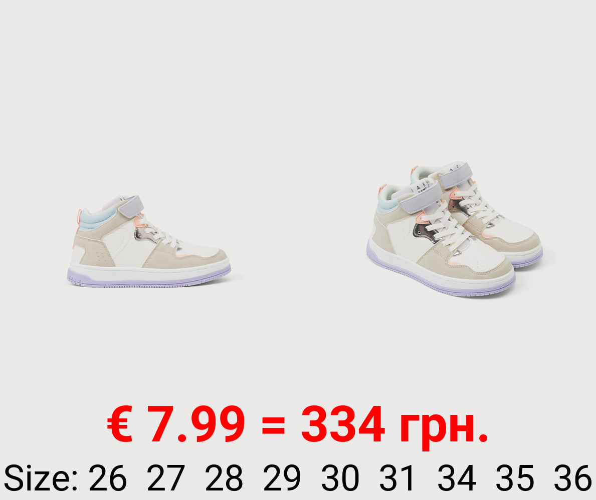 HIGH-TOP STREET-STYLE SNEAKERS