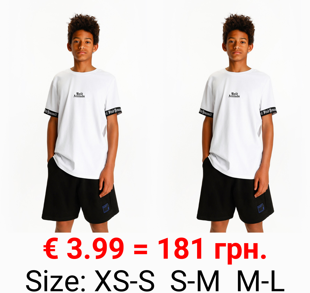 T-shirt with printed sleeves