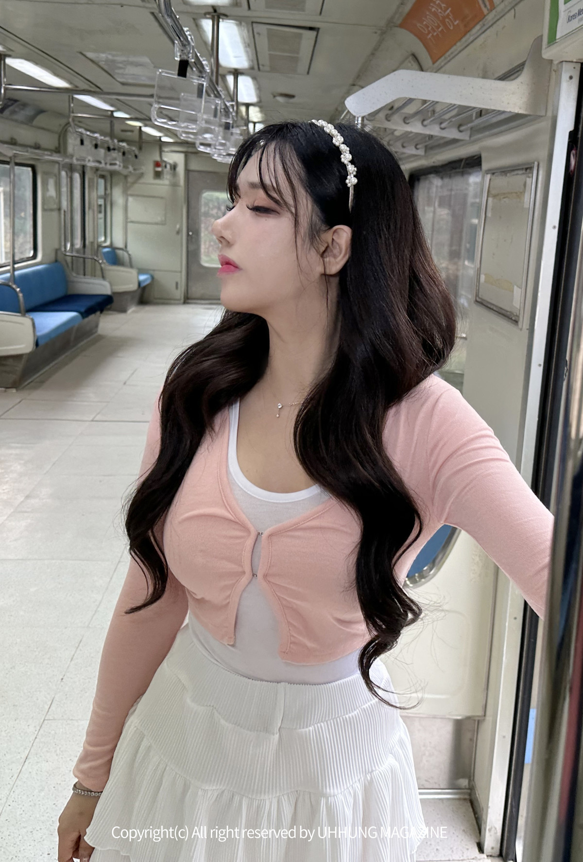 Hani 하니, UHHUNG Magazine “The Girlfriend on The Subway” Set.01 2