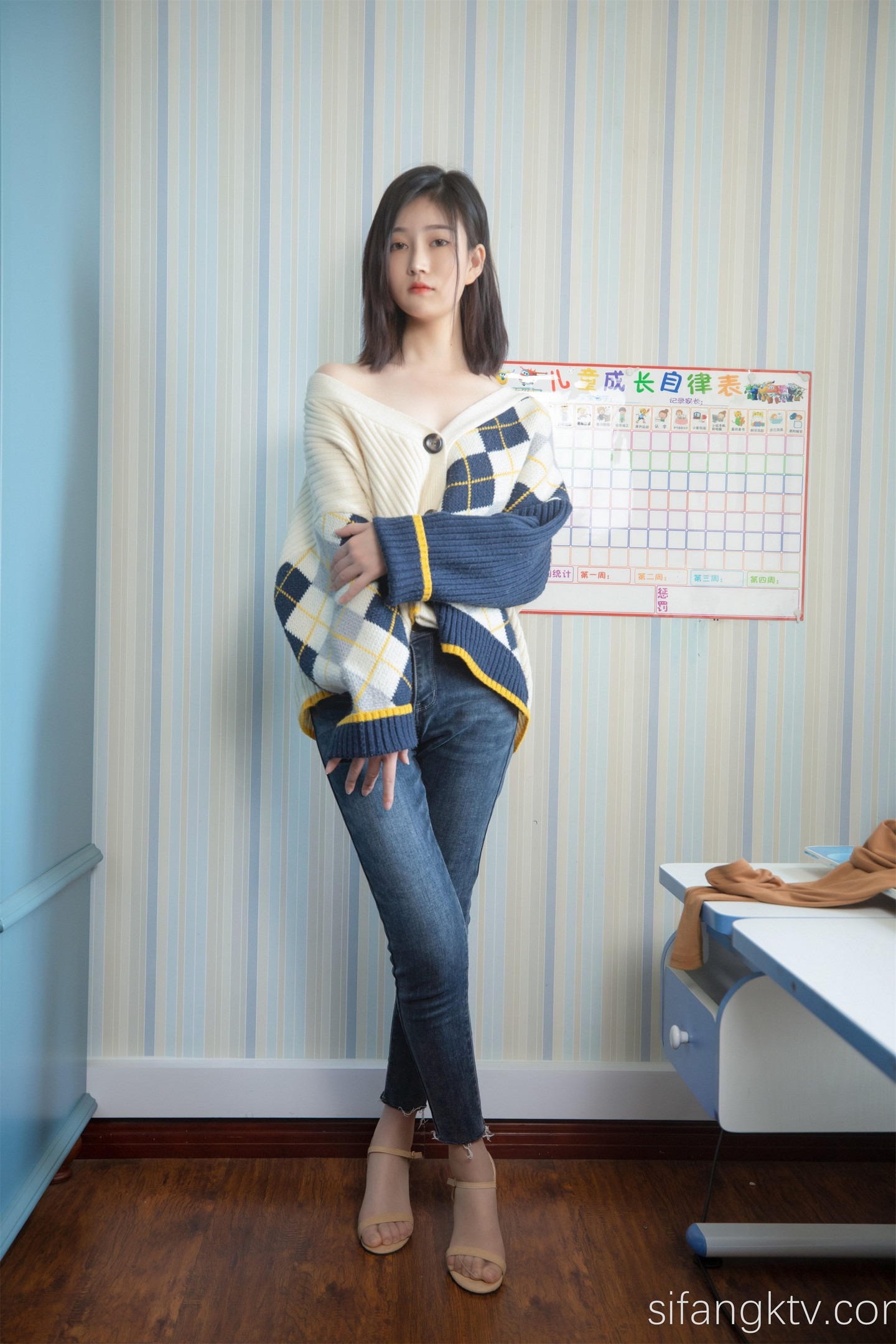 清纯小妹-居家写真-01-05