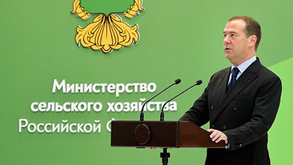 Медведев предложил создать базу данных о состоянии российского АПК
