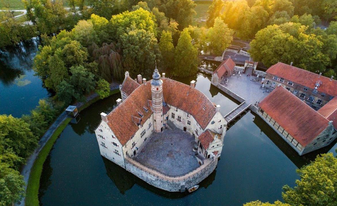 германия замок на воде