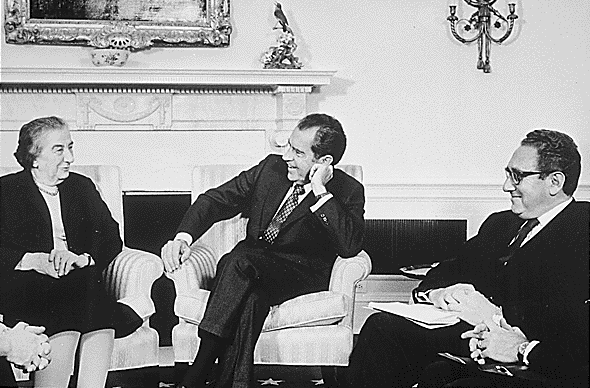 在中东，基辛格继续支持美国支持以色列的政策。在1973年的赎罪日战争中，据报道称他收到了以色列的袭击通知，而他拖延了三个半小时才告诉尼克松。
