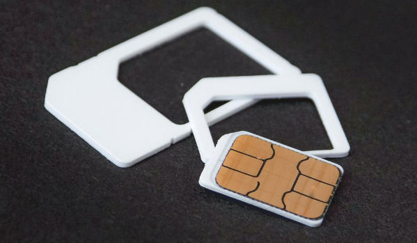Мобильные операторы начали брать плату за SIM-карты