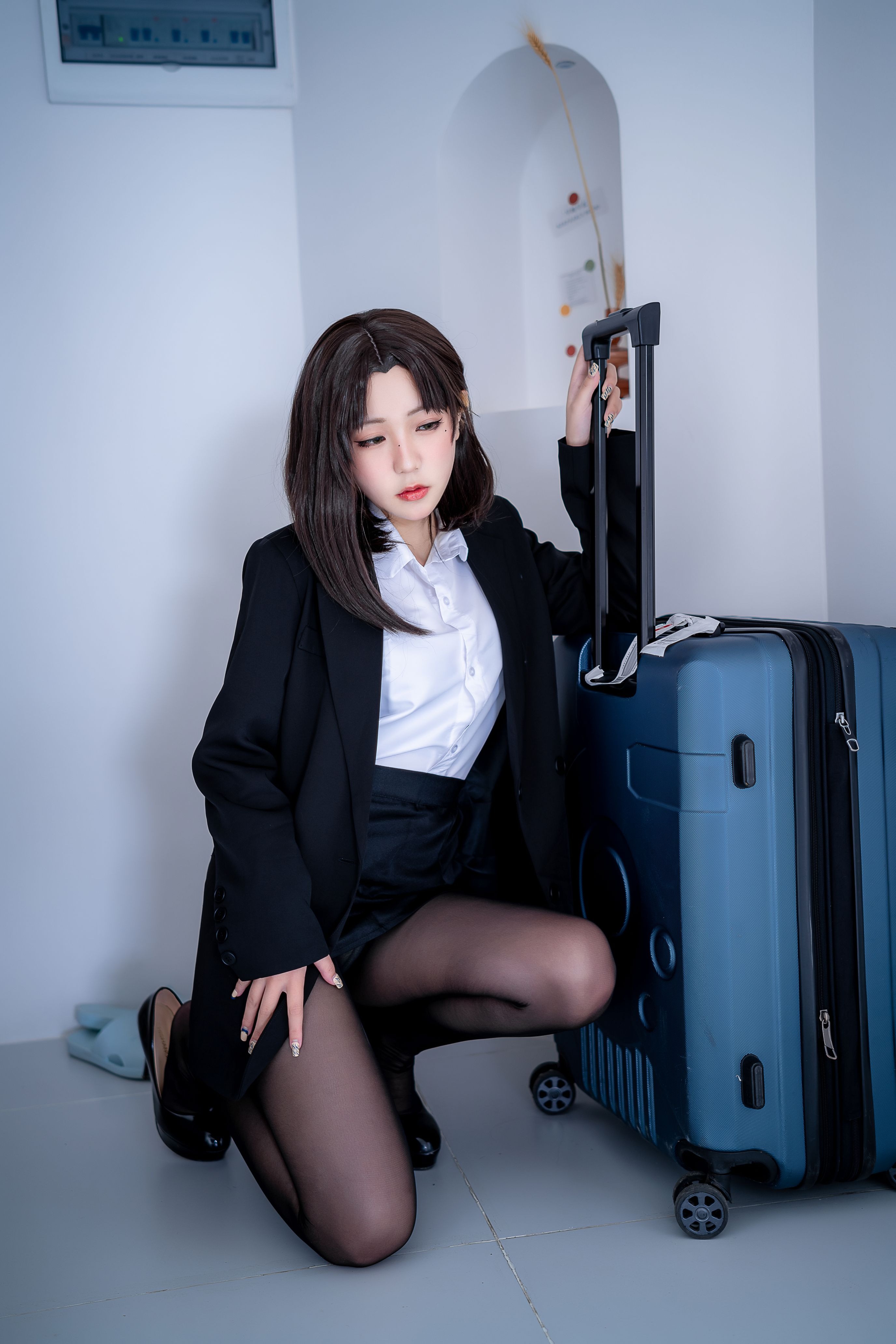 蓝小沂KiKi - NO.12 OL黑丝 [42P-731MB] 16