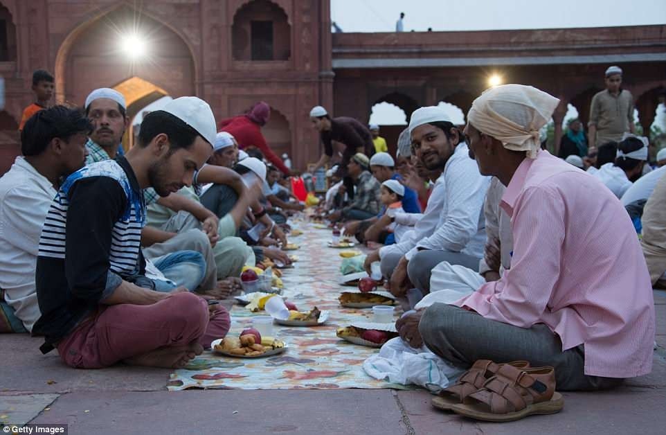 Кто отмечает рамадан. Рамадан. Первый ифтар. Рамадан в Пакистане.