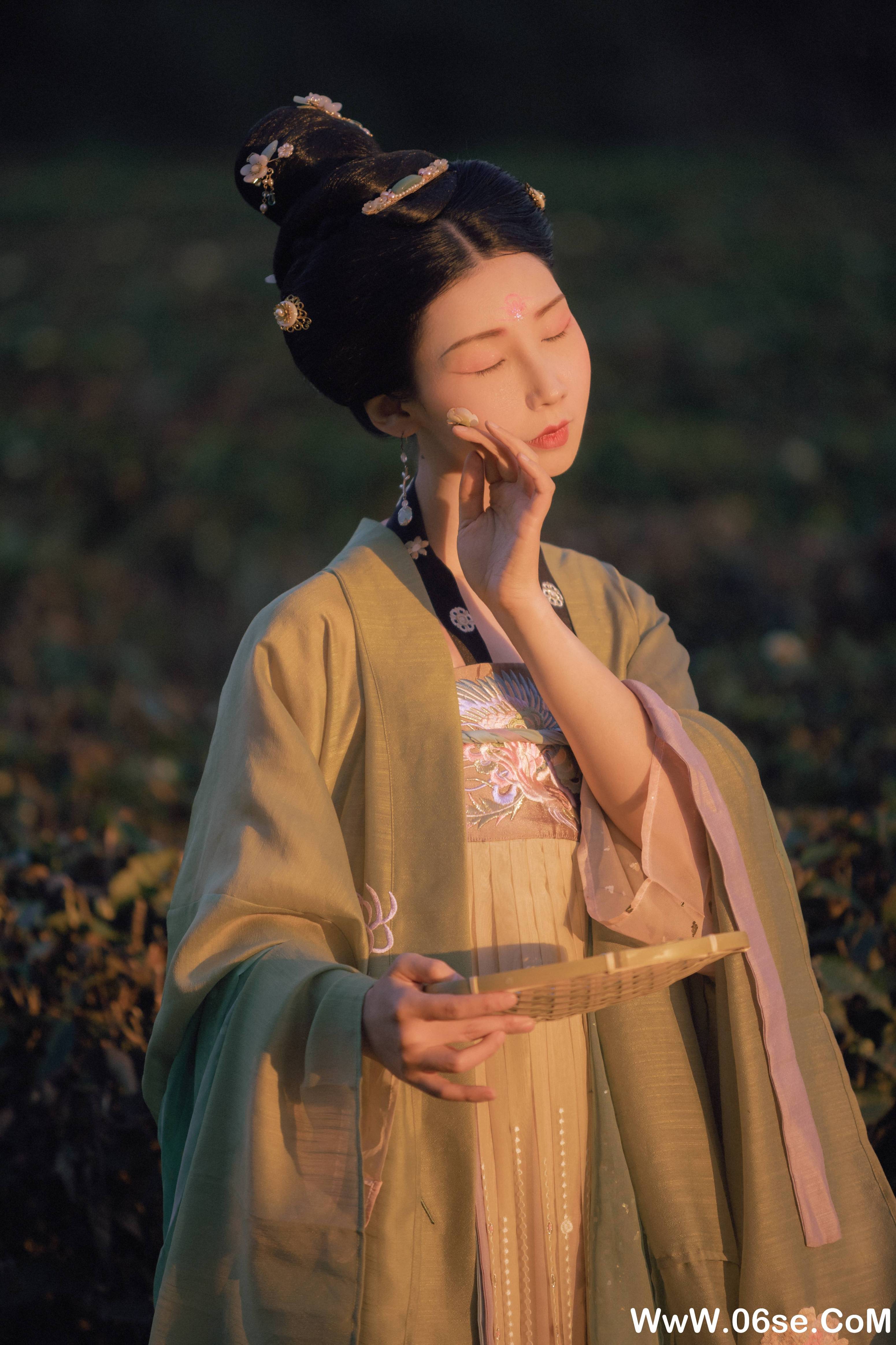 图片[12]-[YITUYU艺图语]2021.09.27 苏幕遮 唱小游[25+1P／265MB]-六色网