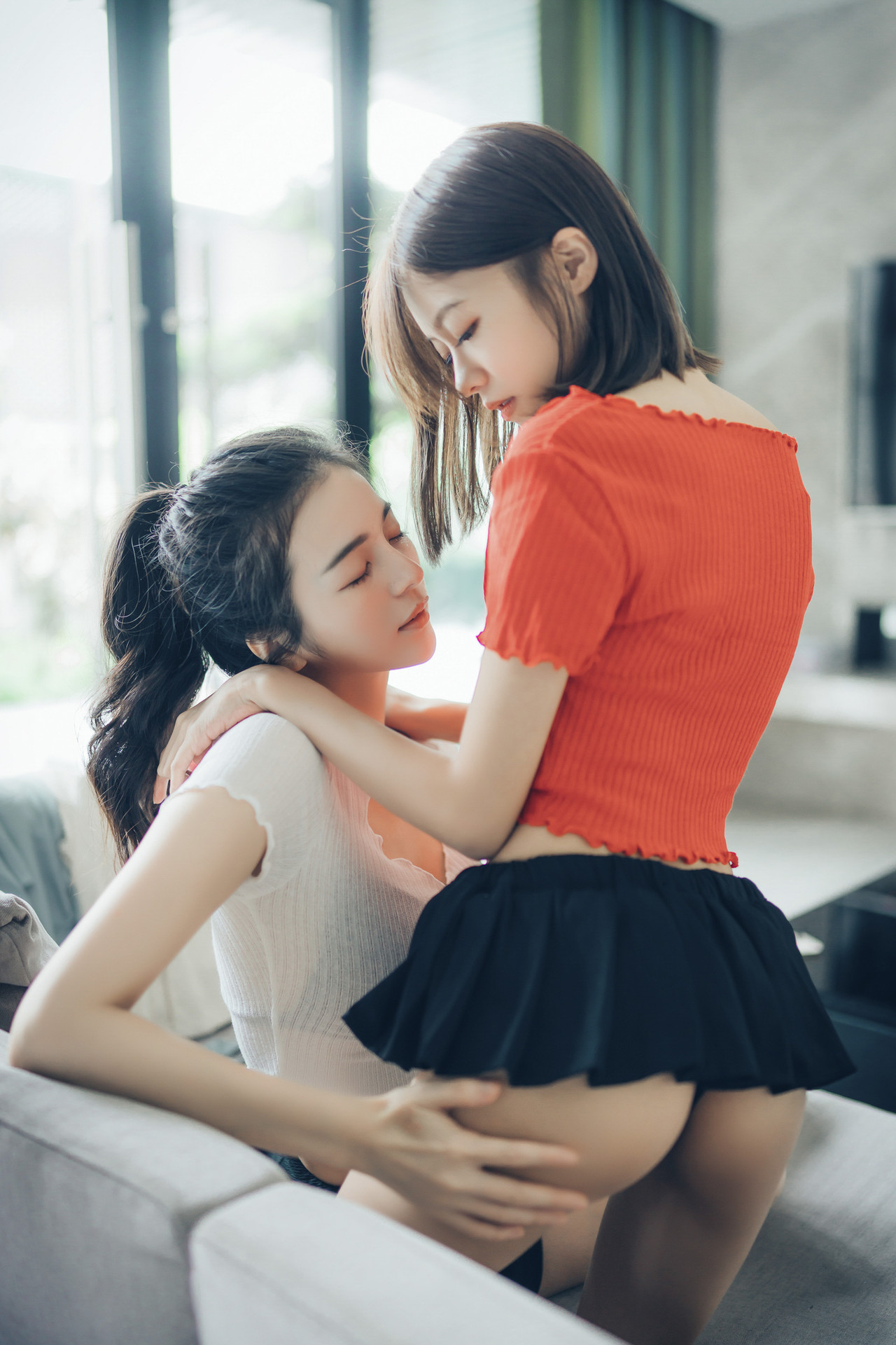 JVID精品 好色蘿莉妍妍X巨乳御姊辰辰❤️ 百合開發初體驗 Vol.01 10