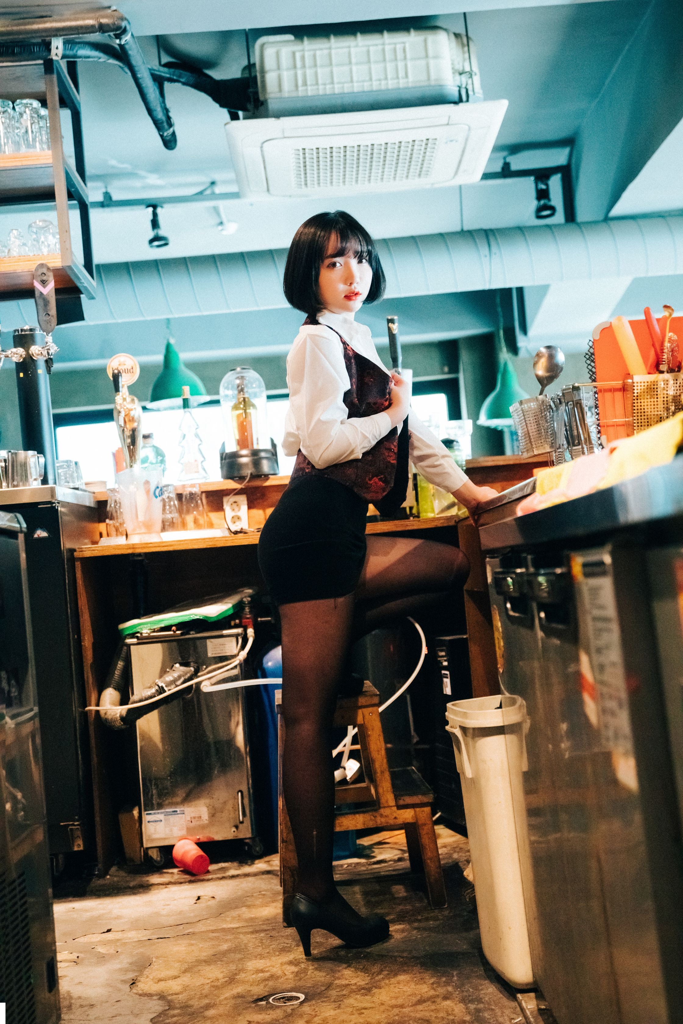 孙乐乐 - [Loozy] Son Ye-Eun (손예은) - Tainted Love Bar 39