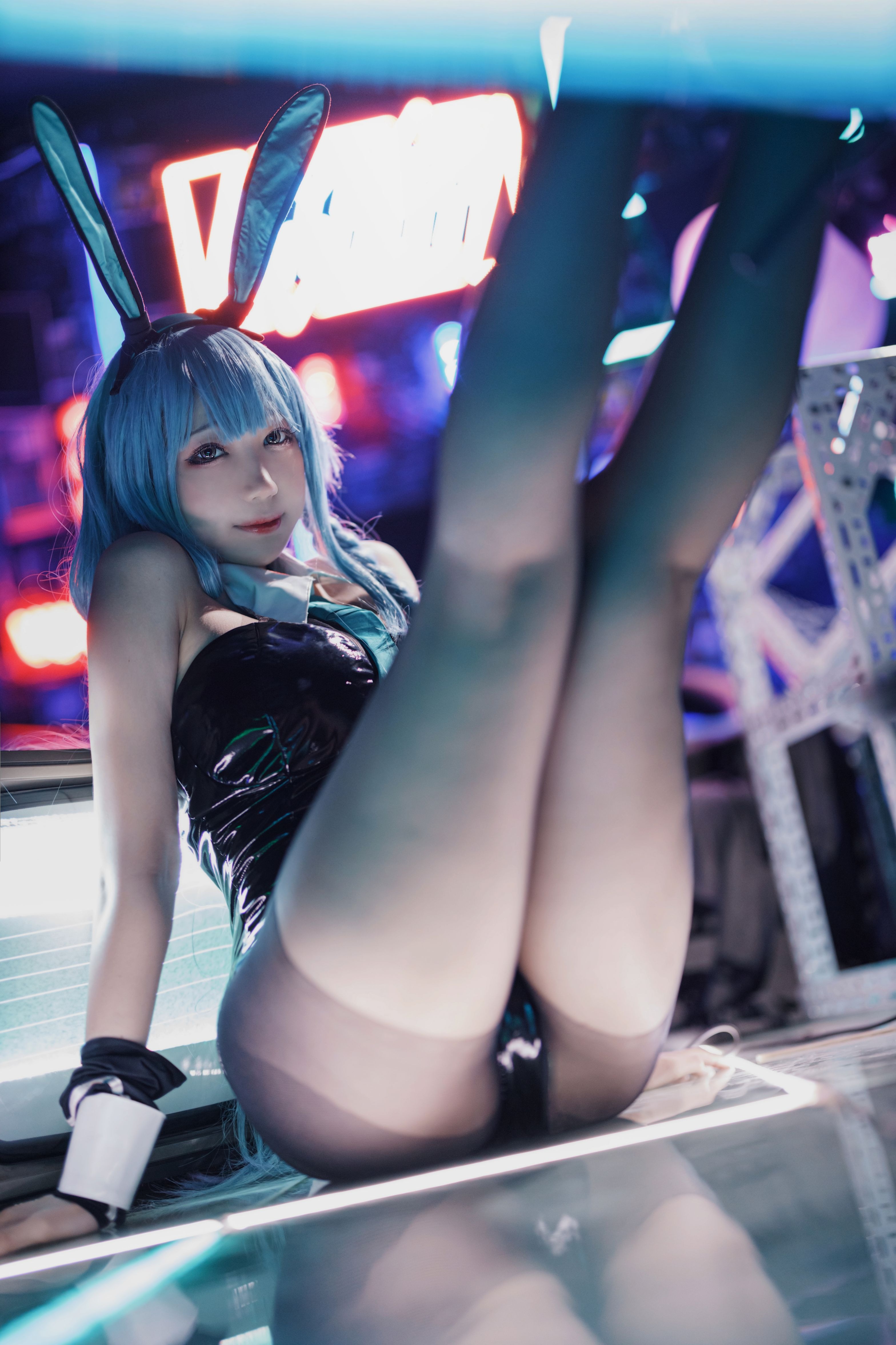 周叽是可爱的兔兔-树城兔女郎 [28p-426m] 4