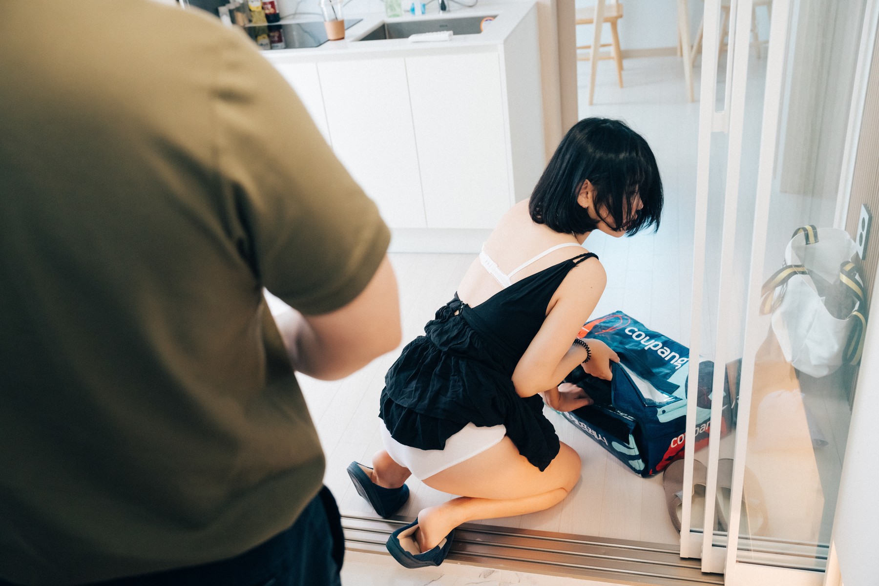 ZIA.Kwon 권지아, [Loozy] With Delivery Man Set.01 8