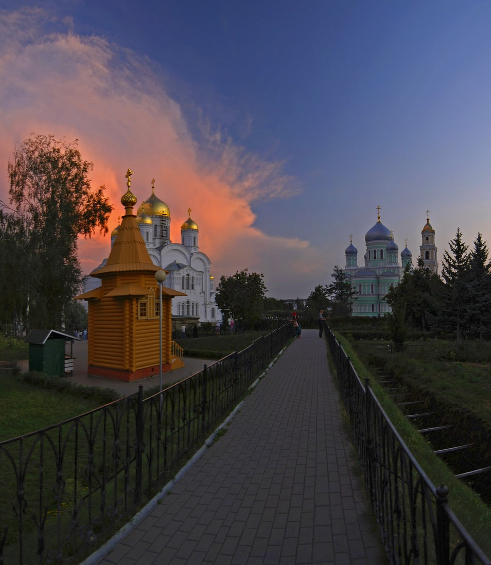 Канавка Пресвятой Богородицы в Дивеево. Серафимо-Дивеевский монастырь Святая канавка. Дивеево монастырь канавка Богородицы. Дивеево монастырь Серафима Саровского канавка.