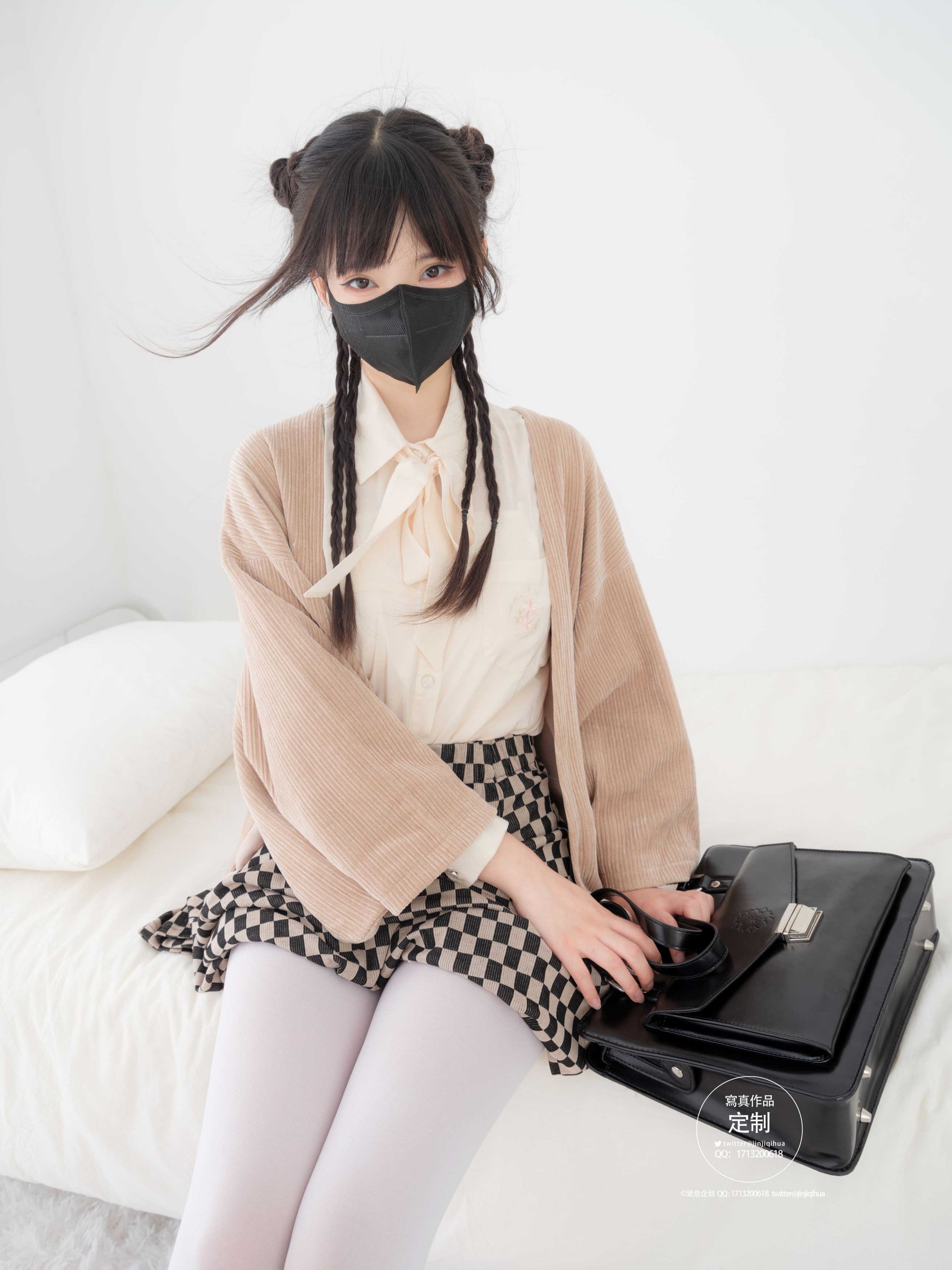紧急企划 - EX-007 见希w 民国制服 白丝 [88P1V-3.45GB] 53