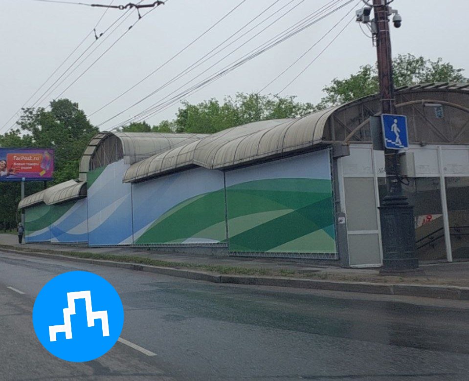 В Хабаровске маскируют фасады позорных зданий