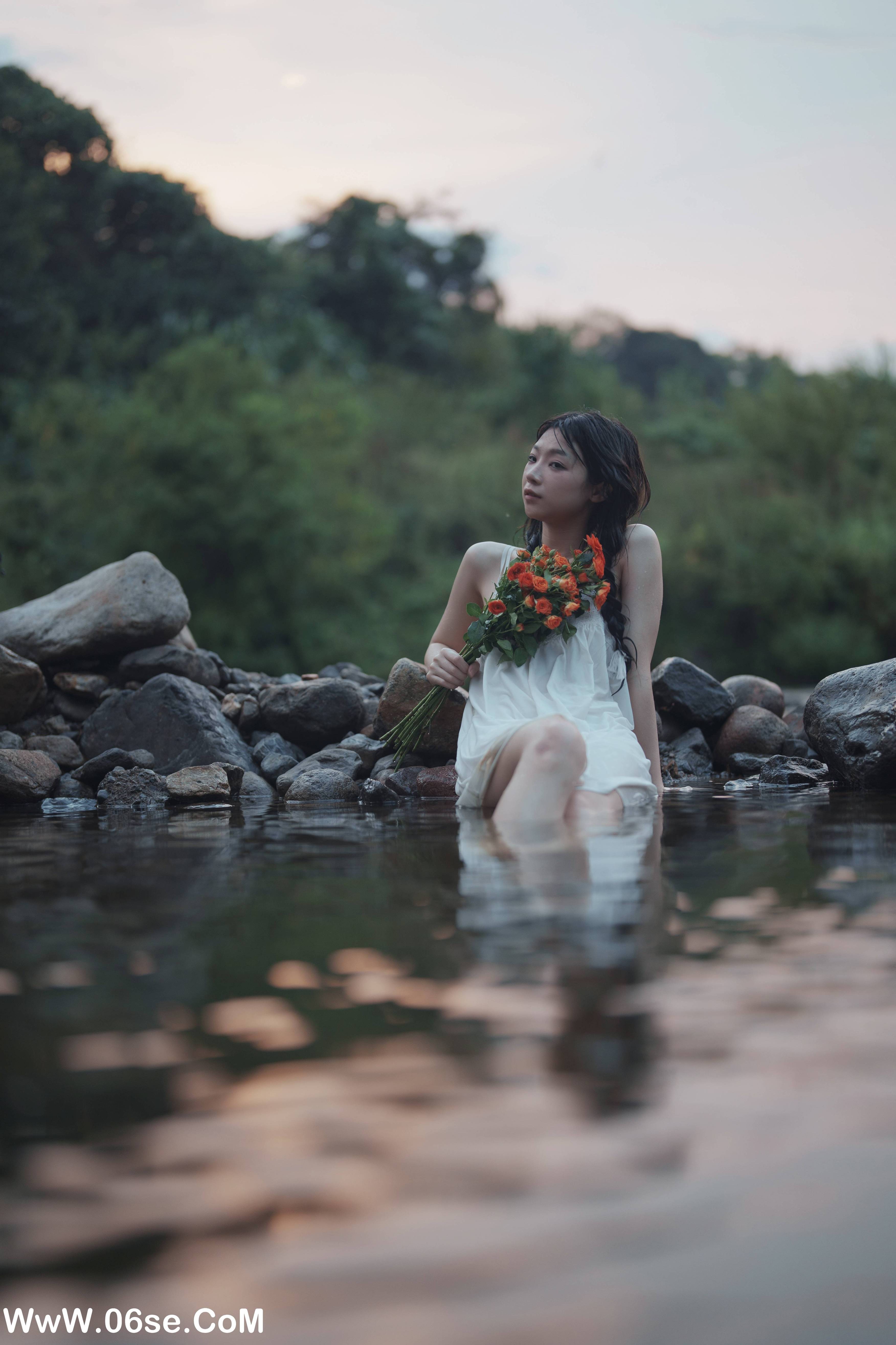 图片[42]-[YITUYU艺图语]2022.09.12 又甜又欲，很难不爱。山涧溪水，清凉一夏 七七[56+1P／461MB]-六色网
