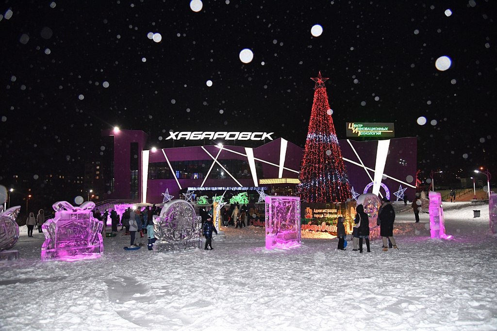12 больших новогодних городков возвели в Хабаровске