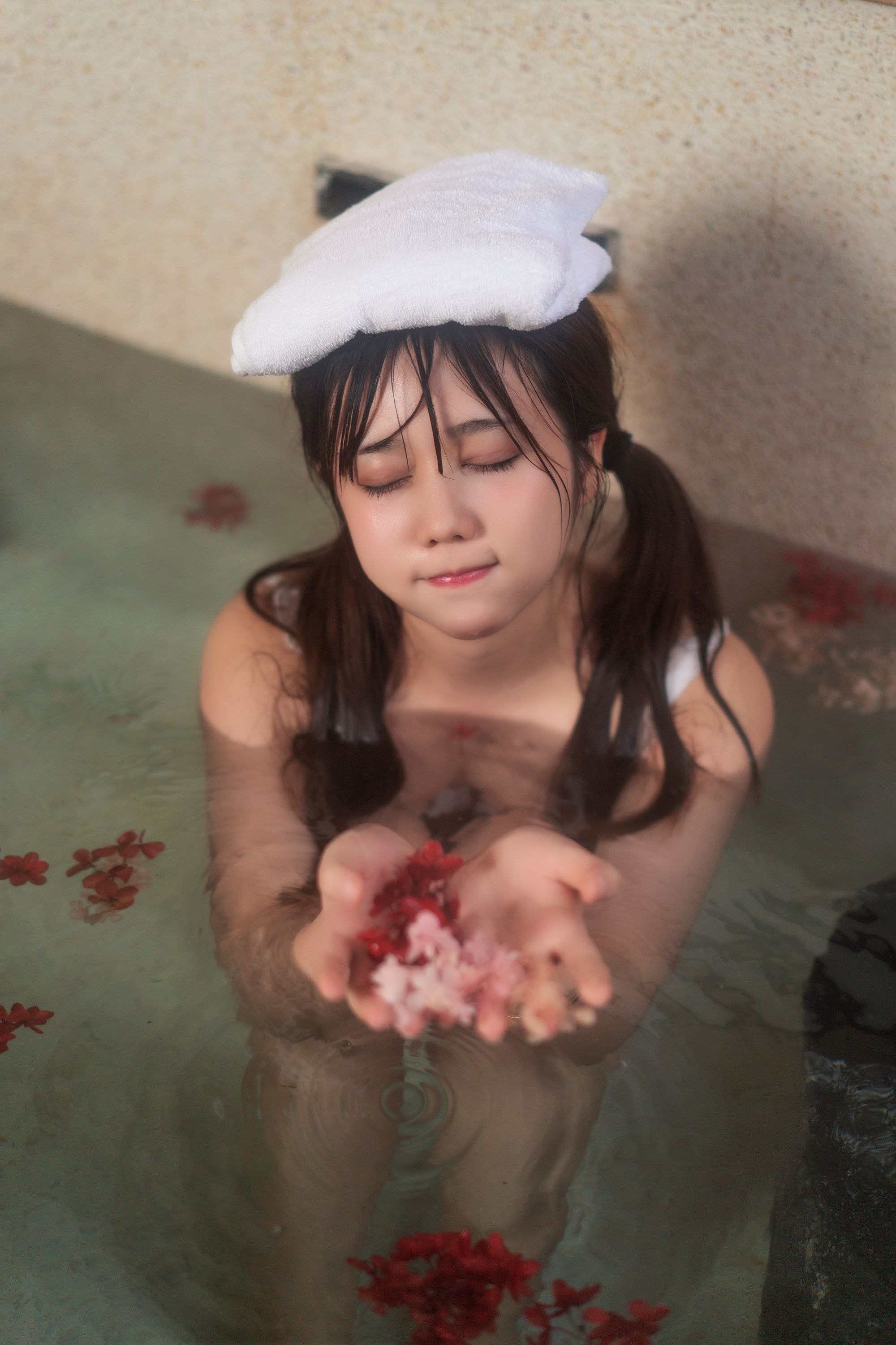 镜酱-私奔 温泉 [28P] 12