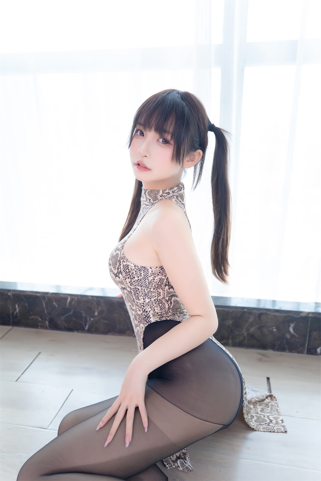神楽坂真冬 蟒纹旗袍 3