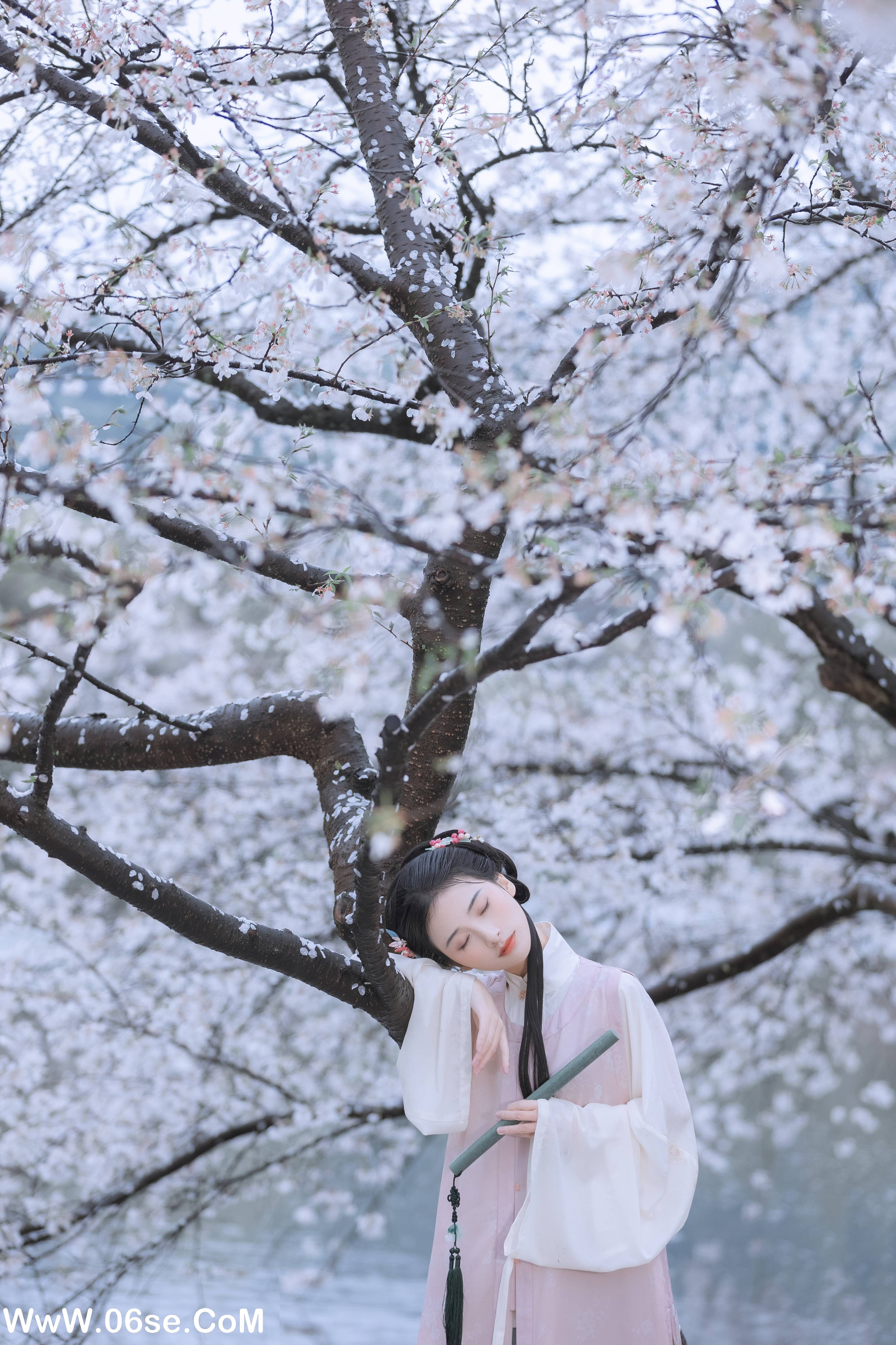 图片[40]-[YITUYU艺图语]2022.05.25 雨樱花 眸小妖[46P-454.3MB]-六色网