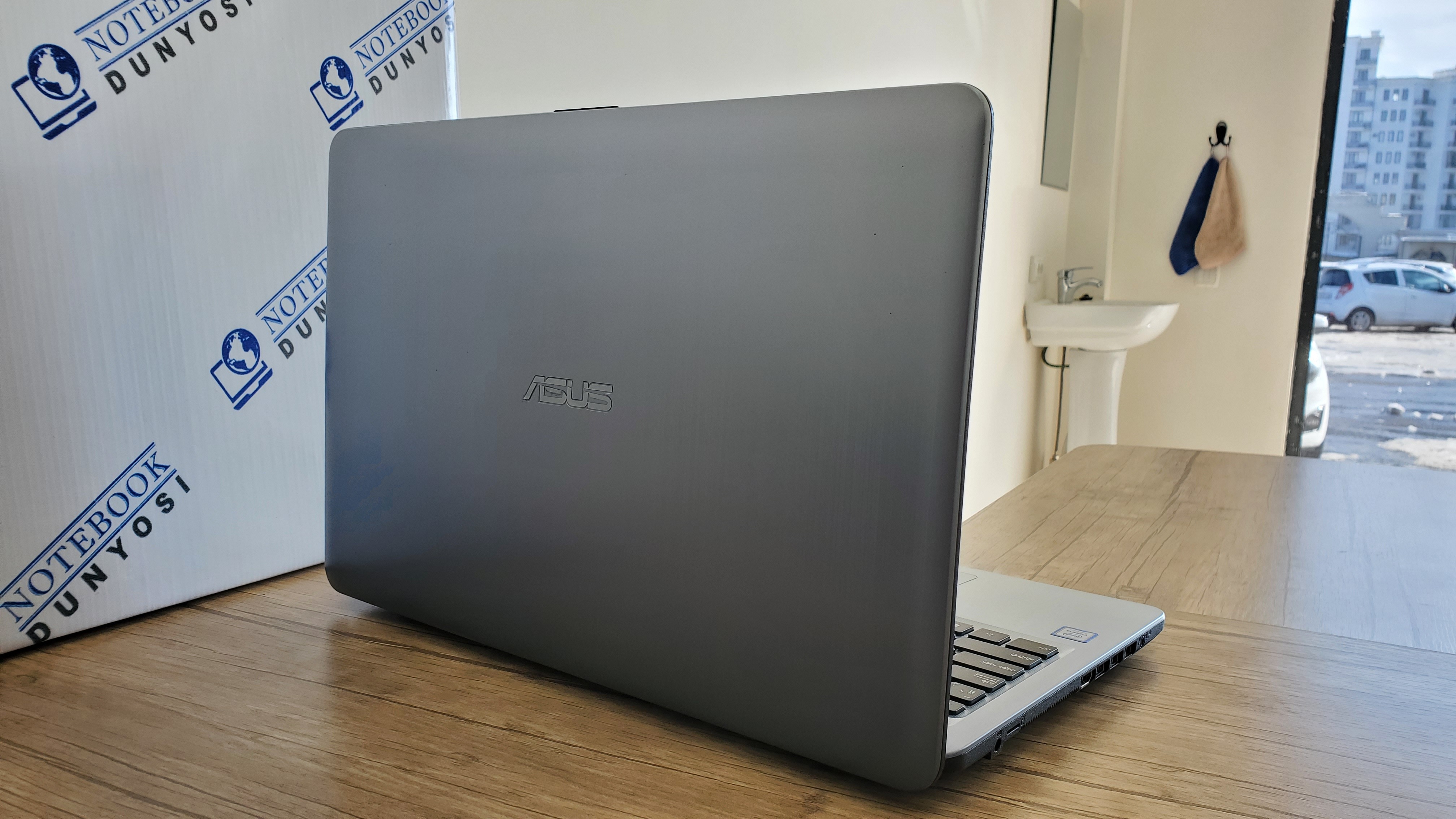 Asus i3