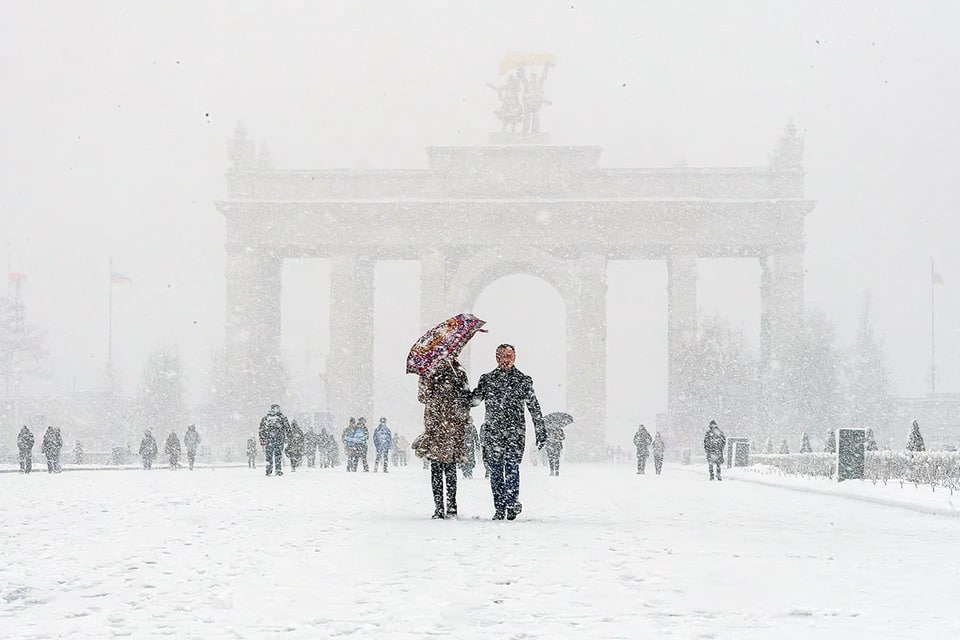 Декабрь москва снег