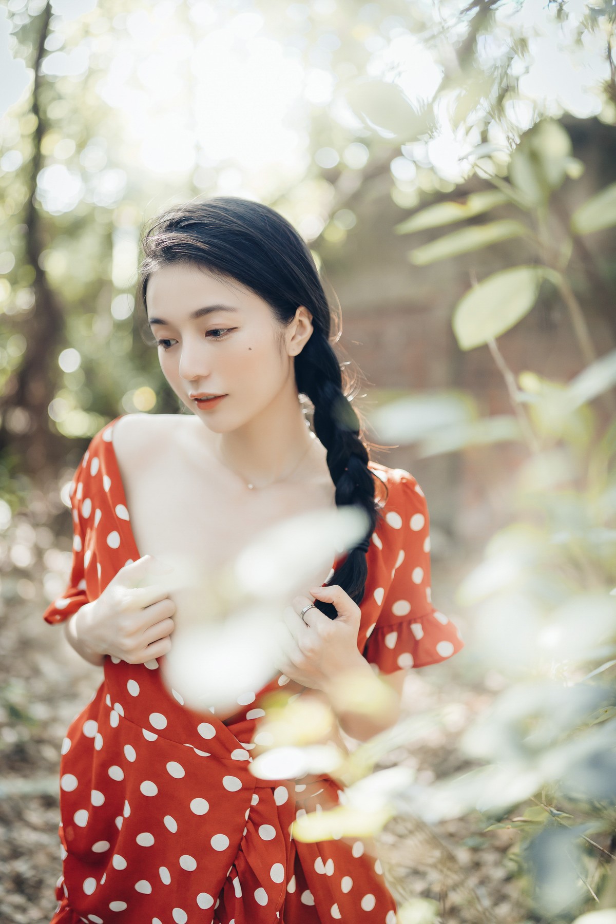 巨乳仙仙辰 野外露出初體驗❤️ 紅衣+透明內褲 裸上身吊帶褲 透明白色罩衫 Vol.01 41
