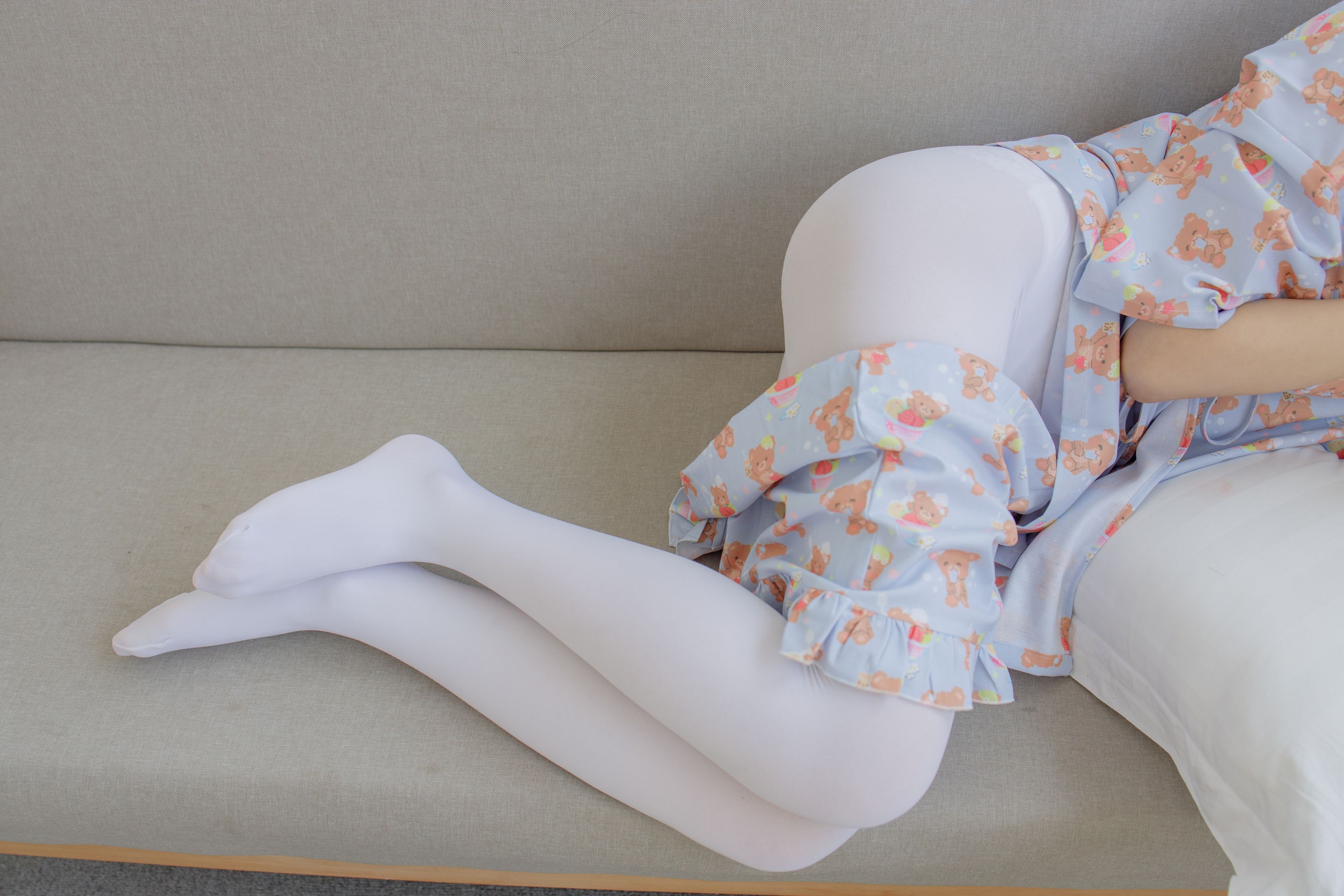 森萝财团 内部 006 沙发上诱人的白丝美少女 [113P1V3.61G] 53