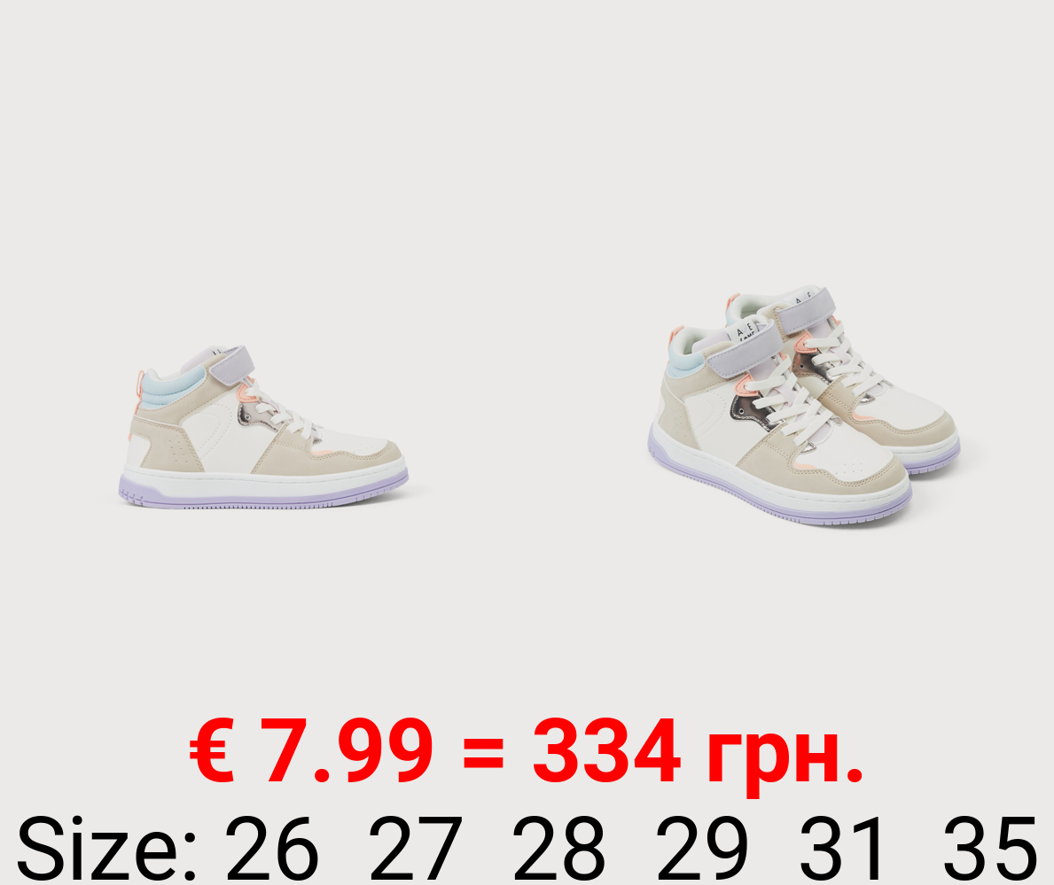 HIGH-TOP STREET-STYLE SNEAKERS