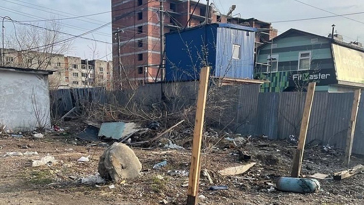 В Хабаровске проводится проверка по факту падения ребенка со второго этажа недостроенного здания