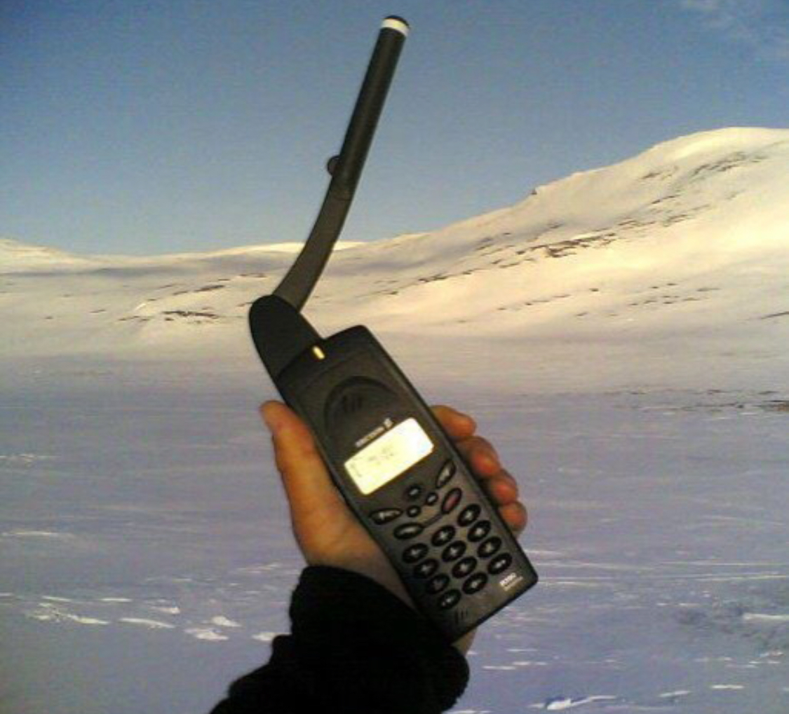 Телефон наилучшим приемом сети. Globalstar Ericsson r290. Ericsson r290 Satellite. Спутниковый телефон nera. Спутниковая рация.