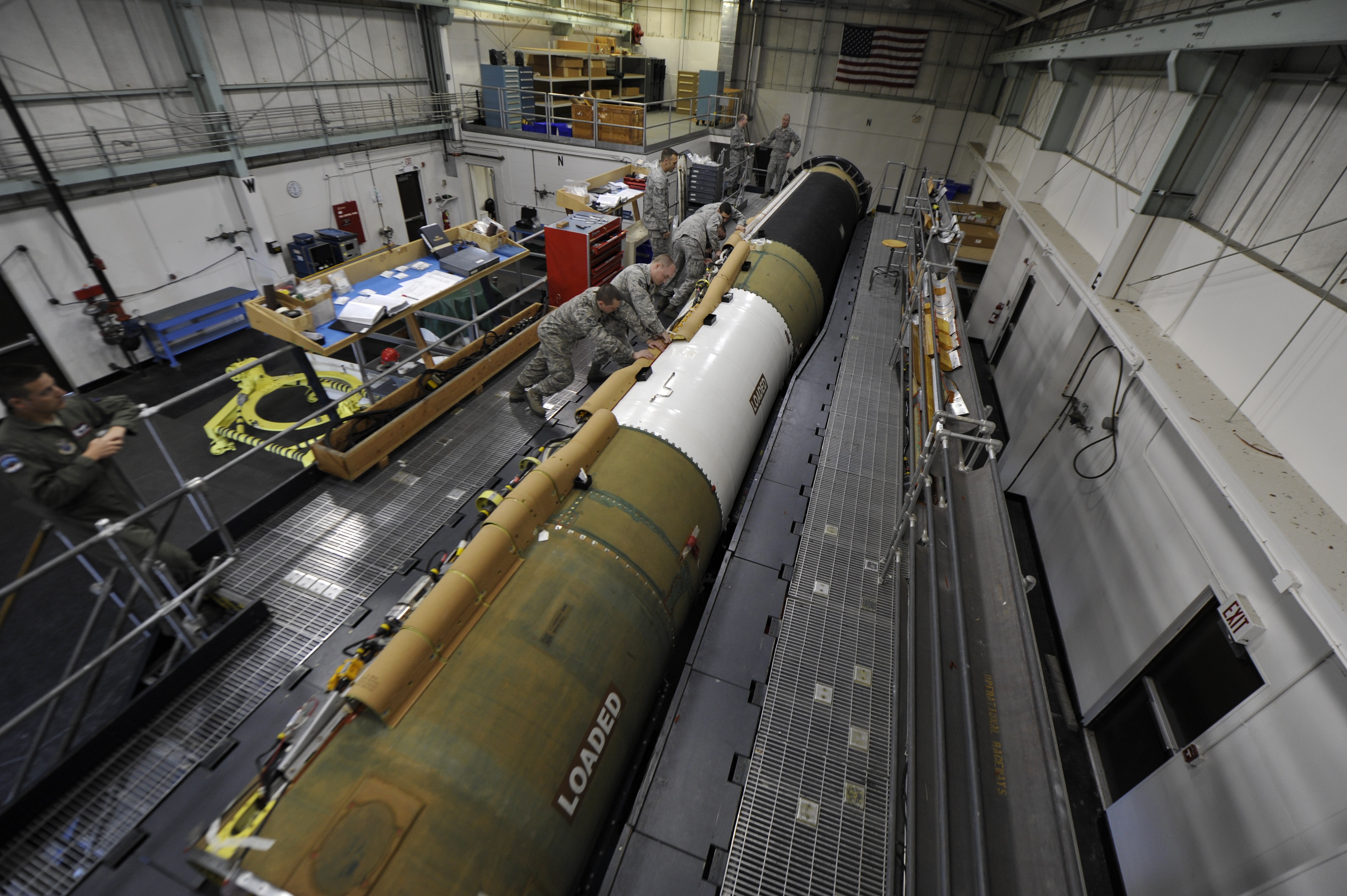 Ядерная ракета америки. LGM-30g Minuteman III. Ядерное оружие Минитмен 3. Ядерная ракета Минитмен 3. Ядерная ракета Minuteman III.